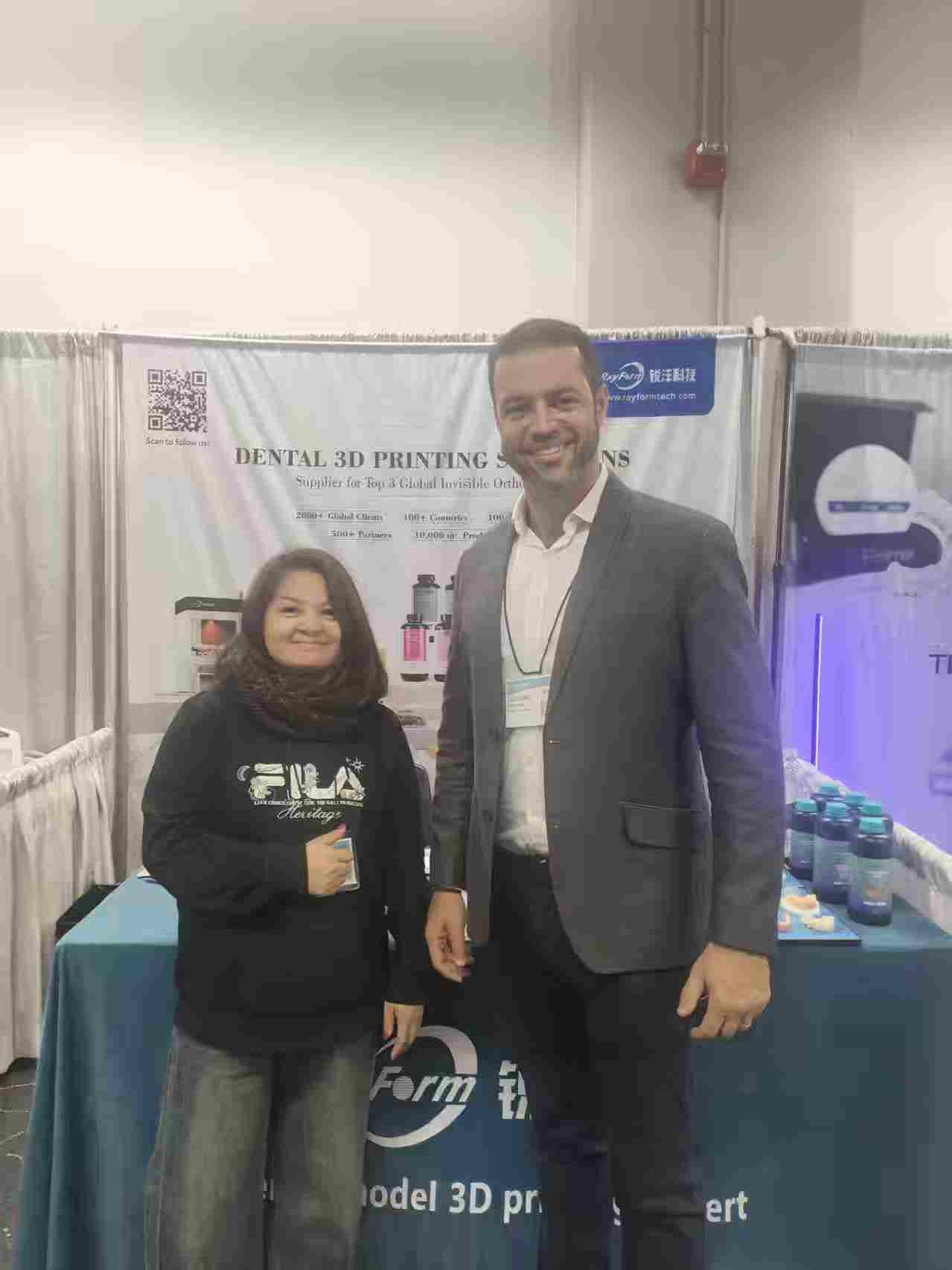 Rayform team and customer group photo at LMT Lab Day Chicago 2026 (7)