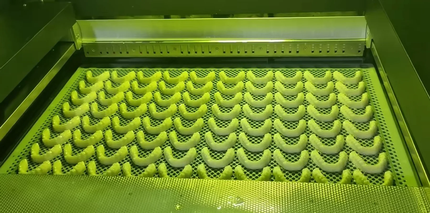 3D printed clear aligner arch models on build plate for production yield check